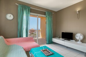 Iron/ironing board, WiFi, bed sheets - Callao Penthouse for Holidays with Balcony and Wi-Fi (Callao Salvaje)
