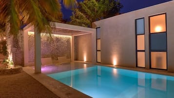 Suite Supérieure, patio, vue jardin | Piscine