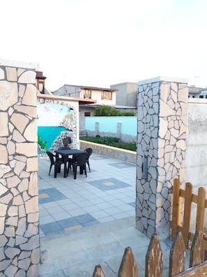 Outdoor dining - Separate entrance, within a wonderful garden surrounded by greenery. (Vignacastrisi)