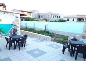 Outdoor dining - Vrbo Property (Vignacastrisi)