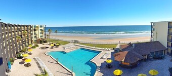 NEW! Ocean Front Retreat up 6 guests in Daytona Beach!