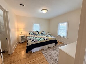 4 bedrooms, desk, iron/ironing board, WiFi