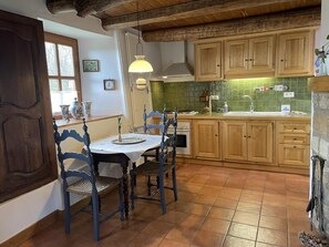 Fridge, oven, dishwasher, toaster - Le Gîte des Oiseaux - VEBRON (VEBRON)