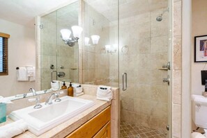 Hair dryer, towels - Telluride Trails Retreat: 3BR/2BA - Hot Tub/Sauna (Telluride)