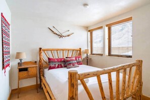 3 bedrooms, iron/ironing board, WiFi, bed sheets - Telluride Trails Retreat: 3BR/2BA - Hot Tub/Sauna (Telluride)