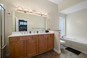 Shower, hair dryer, towels, soap - Bohemian 4BR CWE Villa•Game Room•Garage•Patio•Yard (St. Louis)