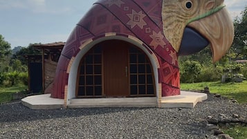 المنشأة من الخارج