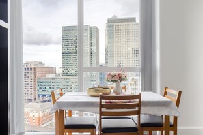 Dining - Modern 2BDR in Canary Wharf with Balcony Views (Greater London)