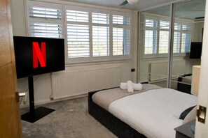 3 bedrooms, iron/ironing board, free WiFi, bed sheets