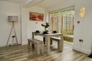 Dining - Spacious House Near Rochester Sleeps 10 (Rochester)