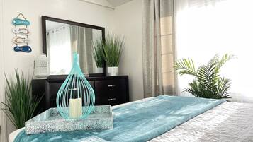 Desk, iron/ironing board, WiFi, bed sheets