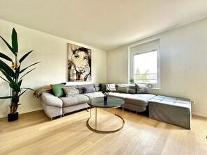 Living area - Vrbo Property (Zürich)