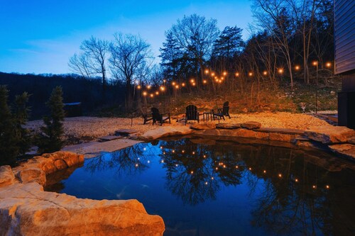 Glass Cabin OVER Creek | Hot Tub+Grotto Pool+Dome