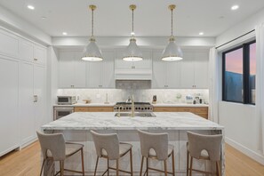 Private kitchen - Spacious 4-bedroom modern house in beautiful Hermosa Beach! (Hermosa Beach)