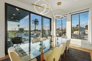 Dining - Spacious 4-bedroom modern house in beautiful Hermosa Beach! (Hermosa Beach)