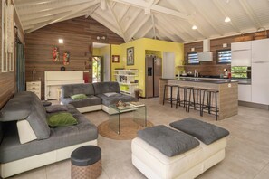 TV, books - La Villamour - Wifi - Nature (Petit-Bourg)