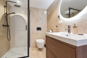 Hair dryer, towels, soap, shampoo - Casa Florita - Cozy apartment in Noordwijkerhout. (Noordwijkerhout)