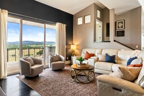 Smart TV, fireplace - The Vineyard House - Paso Robles (Paso Robles)