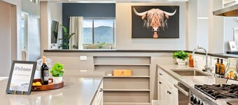 The Vineyard House - Paso Robles