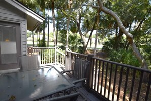 Outdoor dining - Golf, Beach, Pool & Biking, Relaxed Hilton Head Island Stay (Hilton Head Island)