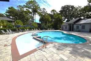 Pool - Hilton Head Retreat, Pool, Beach Access, Bikes & Golf Nearby (Hilton Head Island)