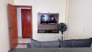 Living area - Your home away from home: comfort, convenience, and a great location. (Bela Vista de Goiás)