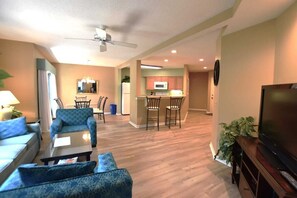 TV - Hilton Head Retreat, Pool, Golf, Beach Access (Hilton Head Island)
