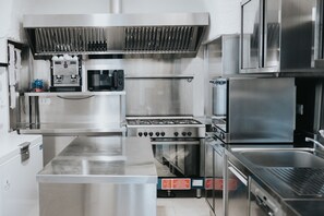 Fridge, microwave, oven, dishwasher - Stunning superior mansion w/ pool in ancient town (San Cassiano)