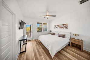 Iron/ironing board, WiFi, bed sheets - Modern 3BR Townhome on Hole 2 (Point Venture)