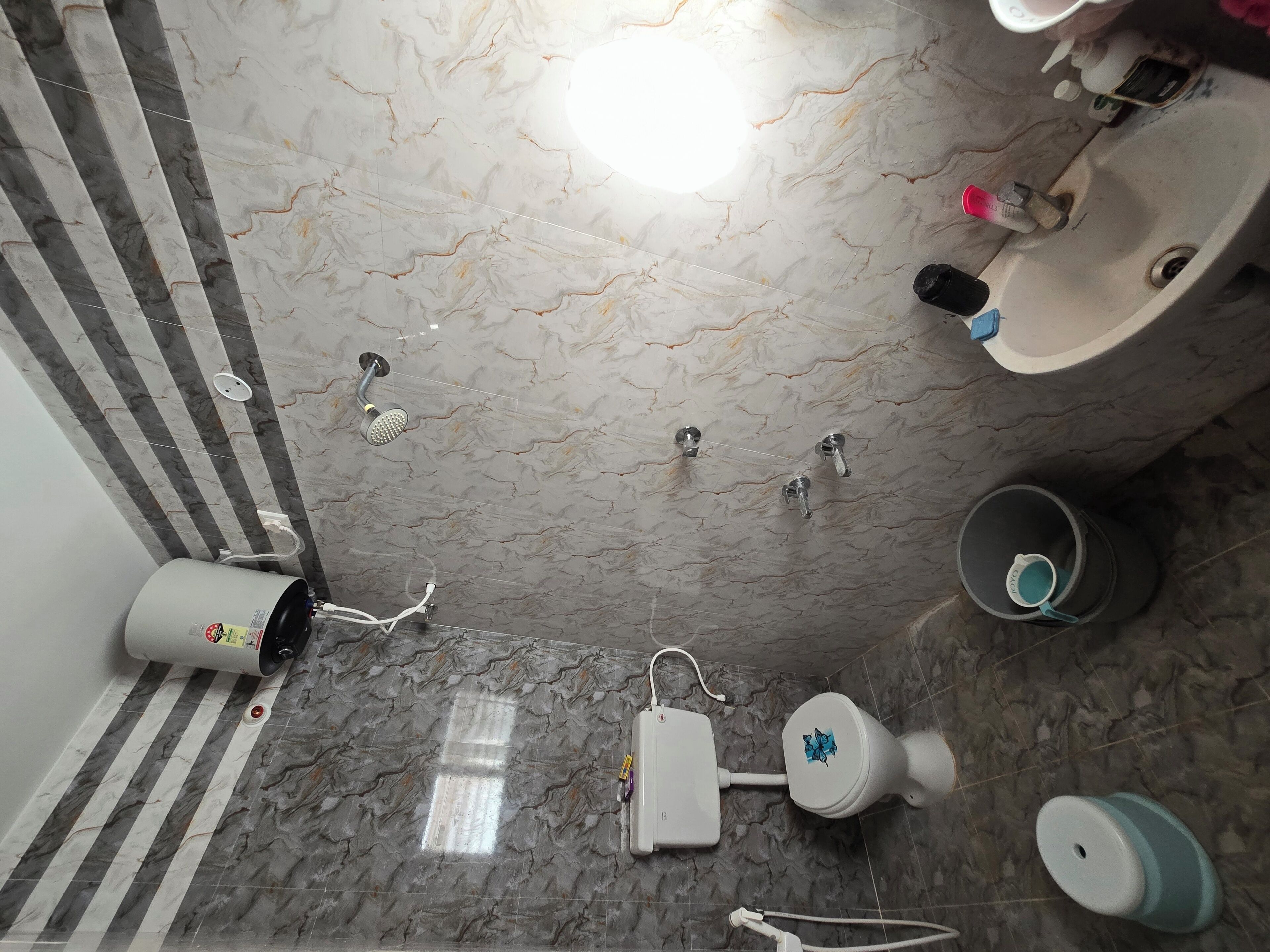 Serviettes fournies, savon, papier toilette
