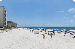 Beach - Charming 2bd/2ba condo in Gulf Shores/ Walking distance to the beach (Gulf Shores)