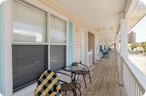 屋外ダイニングエリア