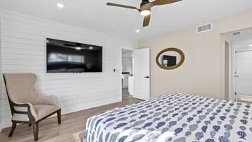 3 bedrooms, desk, travel crib, WiFi