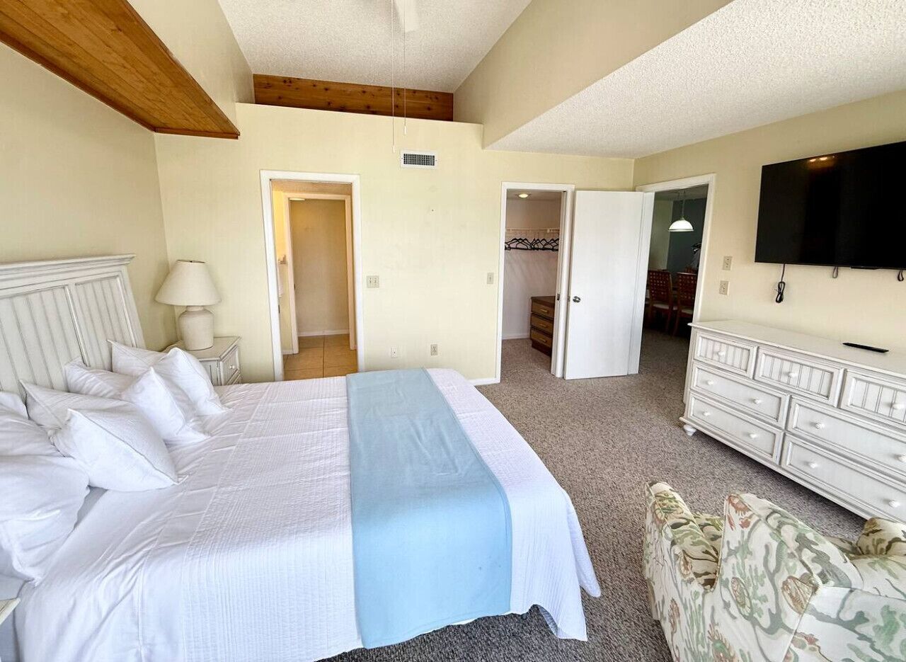 Iron/ironing board, travel crib, WiFi, bed sheets