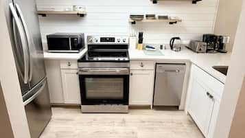 Coffee/tea maker, fridge, microwave, oven