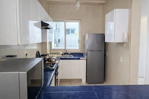 Microwave, oven, coffee/tea maker, toaster