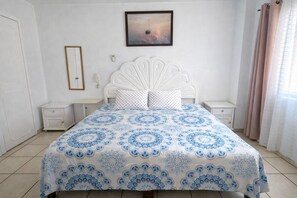 2 makuuhuonetta, silitysrauta/-lauta, ilmainen Wi-Fi, vuodevaatteet