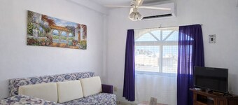 Spacious 3BR Apt | 2 Min to Sailfish Monument | Private Parking