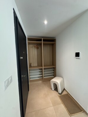 Interior - Private Jacuzzi - Luxury villa for 4 persons (Châteauneuf-les-Martigues)