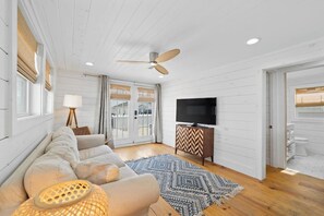 Smart TV - Short walk to Kure Beach, Pier, & Restaurants (Kure Beach)