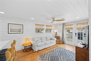 Smart TV - Short walk to Kure Beach, Pier, & Restaurants (Kure Beach)