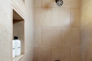 Shower, towels - Tranquil patio, Short walk to beach & CB Boardwalk (Carolina Beach)