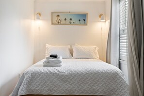 1 bedroom, iron/ironing board, free WiFi, bed sheets - Tranquil patio, Short walk to beach & CB Boardwalk (Carolina Beach)