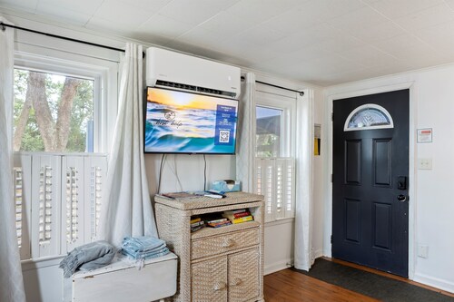 Tranquil patio, Short walk to beach & CB Boardwalk