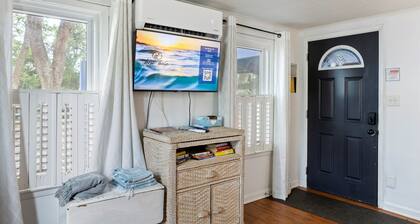 Tranquil patio, Short walk to beach & CB Boardwalk