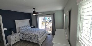 3 bedrooms, iron/ironing board, WiFi, bed sheets - 2nd Row, Ocean views. 3br. (sleeps 8) -large deck, Surf City NC, Steps to beach  (Surf City)