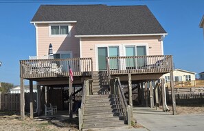 Exterior - 2nd Row, Ocean views. 3br. (sleeps 8) -large deck, Surf City NC, Steps to beach  (Surf City)