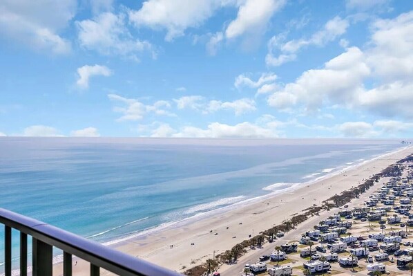 On the beach - Unobstructed Ocean View Escape, Pools + Beach Access (Myrtle Beach)