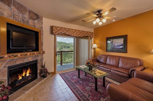 2-bedroom resort in fantastic Branson with AC and fitness room