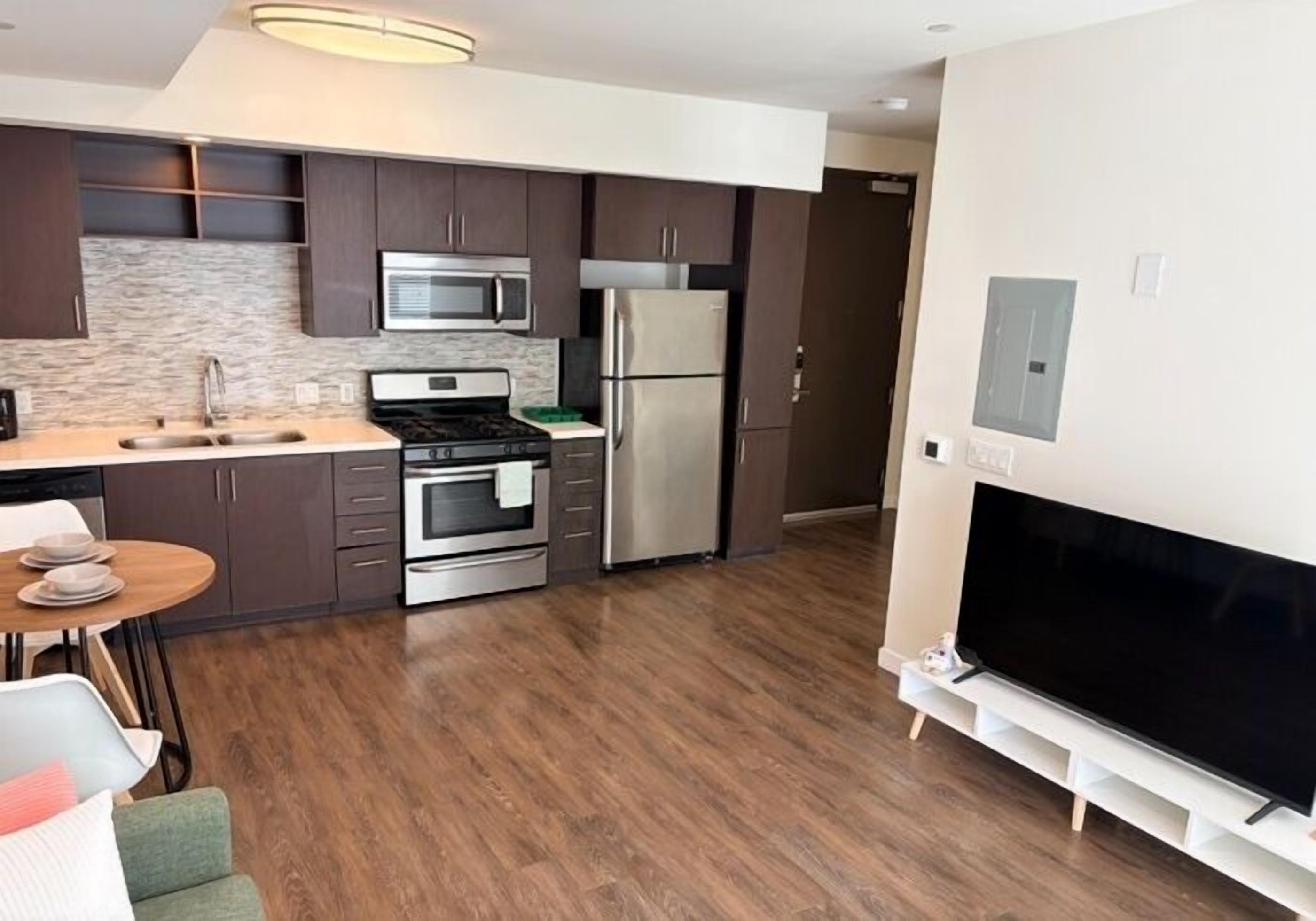 Deluxe-Apartment, 2 Queen-Betten, Stadtblick | Eigene Küche | Großer Kühlschrank, Mikrowelle, Ofen, Herdplatte